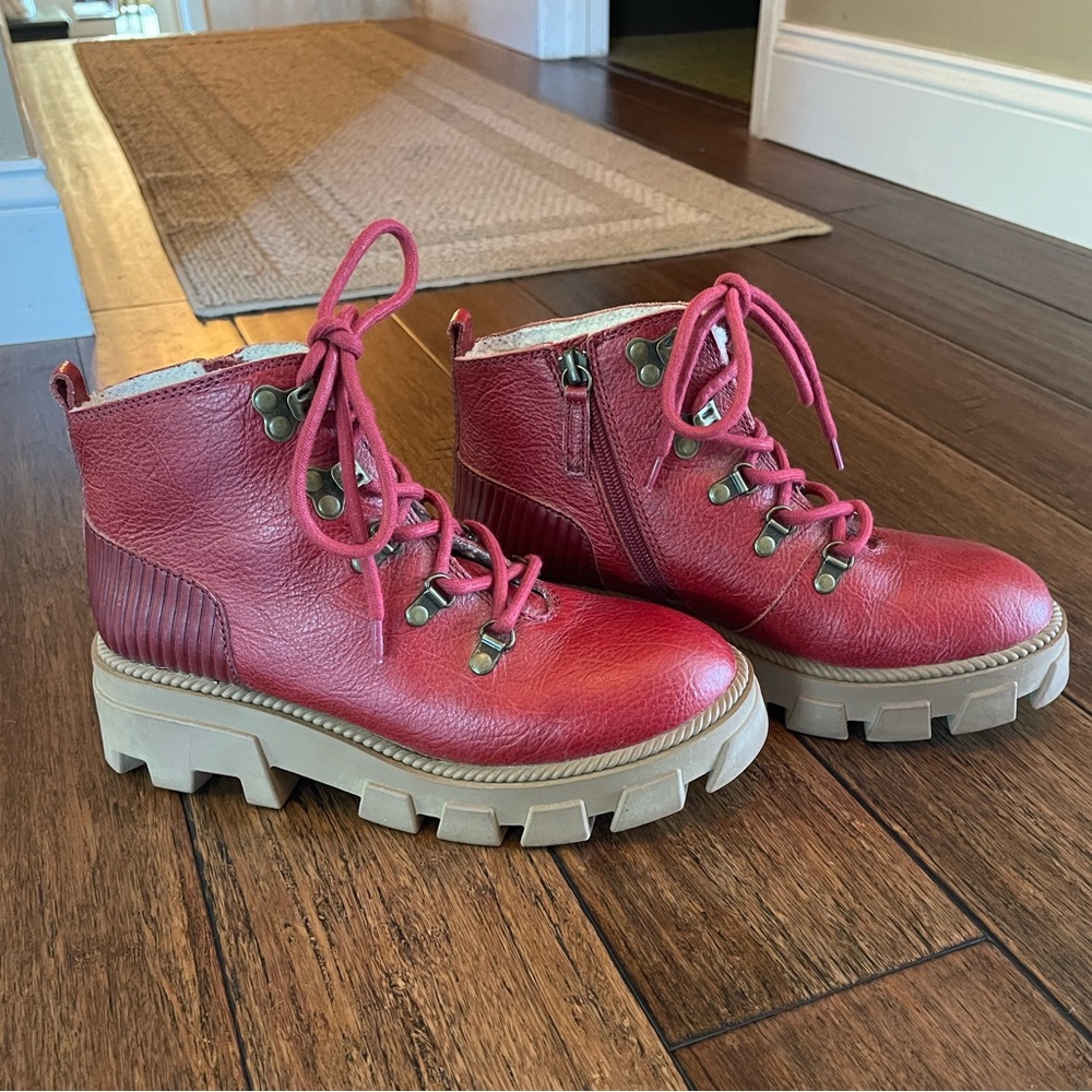 Kelsi Dagger Brooklyn Lug Sole Booty, size 7.5